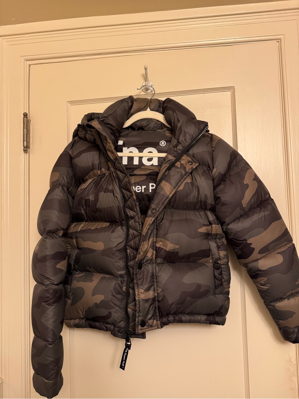 Aritzia TNA Camo Super Puff Shorty